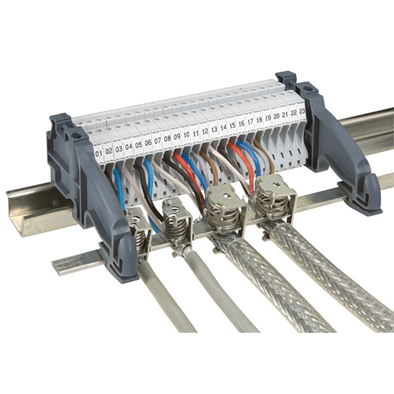 Legrand 037534, планка защитная