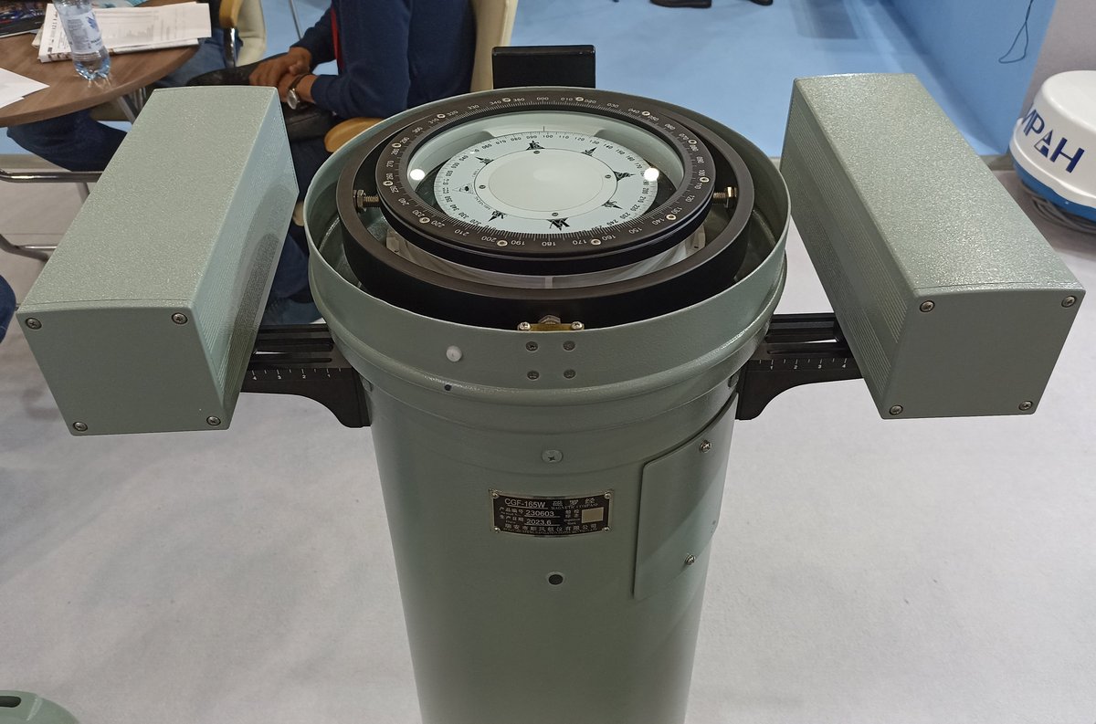 Ruian CGF-165W: общий вид магнитного компаса и его картушки. Это пример конкретного исполнения; другие модели и монтажный комплект подбирают отдельно.